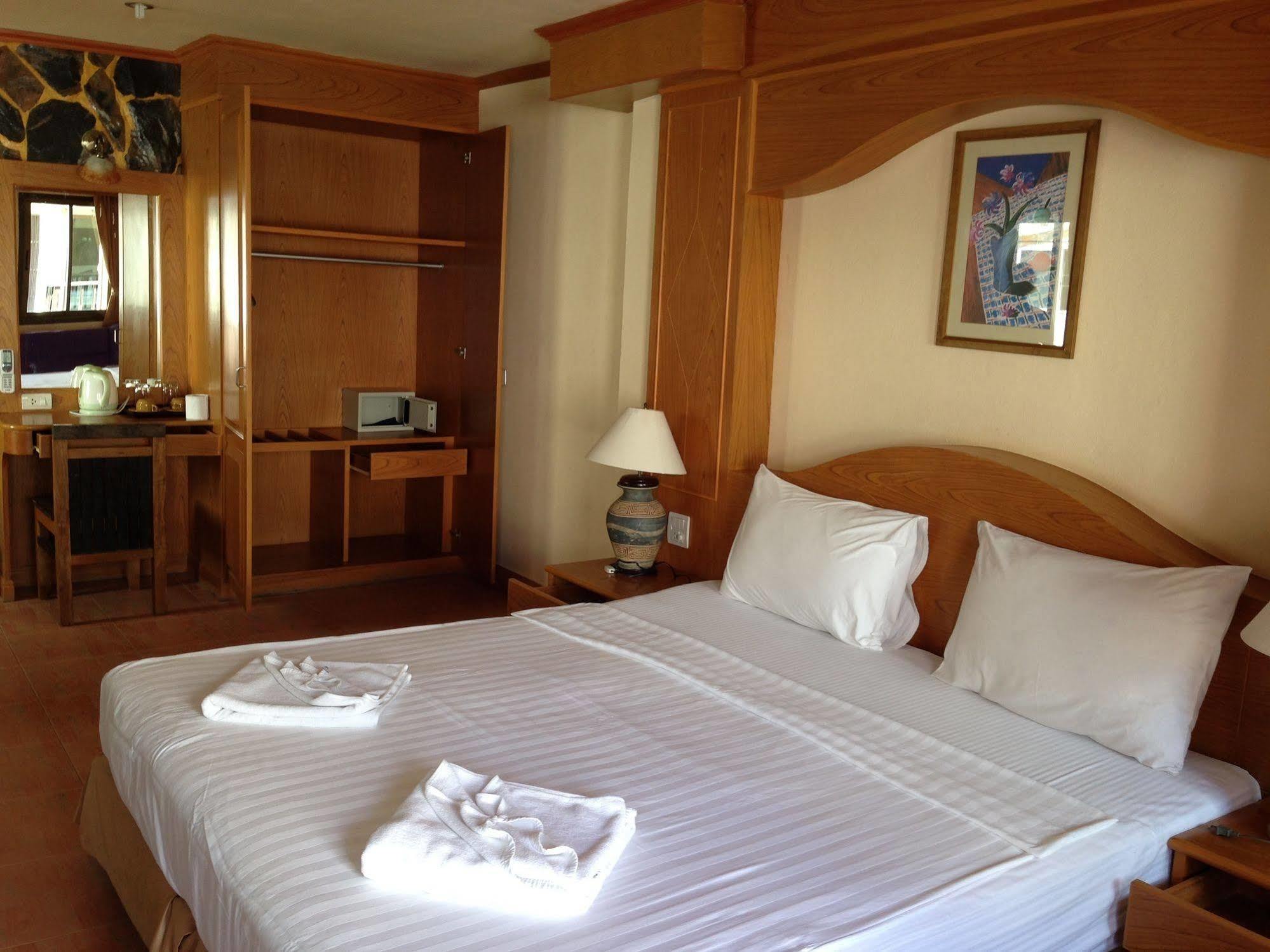 The House Patong Hotel Eksteriør billede