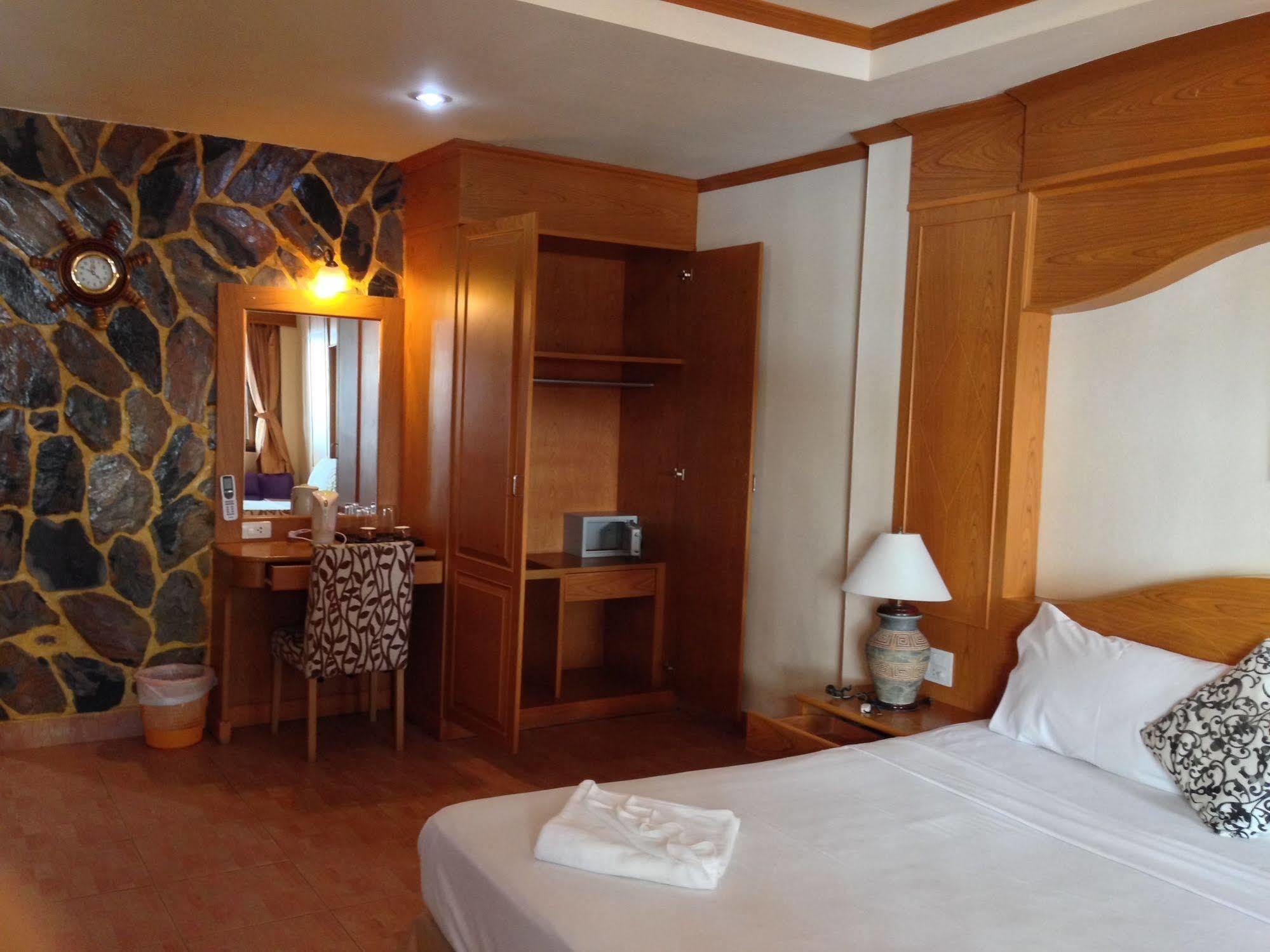 The House Patong Hotel Eksteriør billede